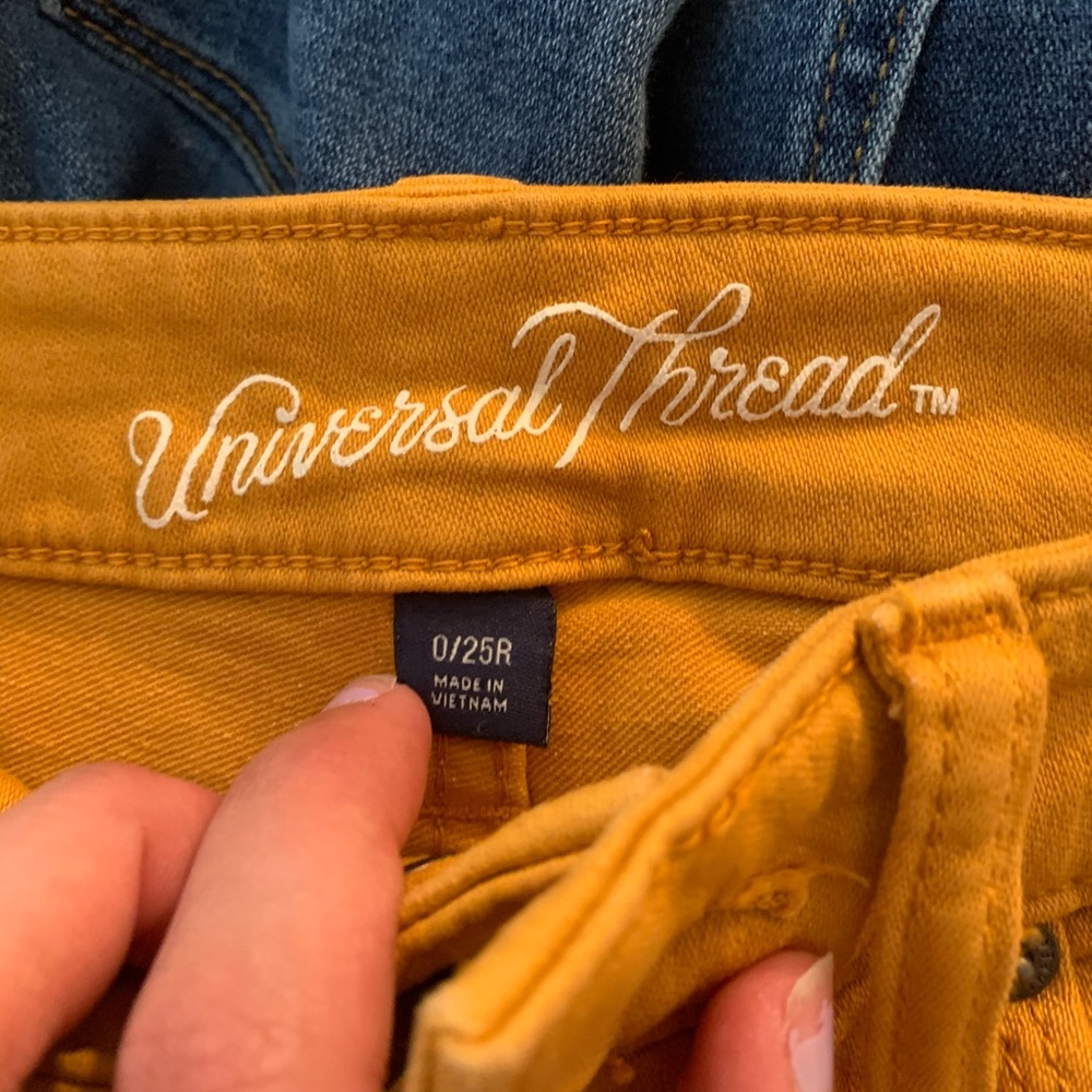 Universal Thread Jeans